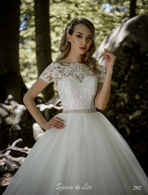 https://www.sposa-lia.com/images/stories/virtuemart/product/292      (2).jpg
